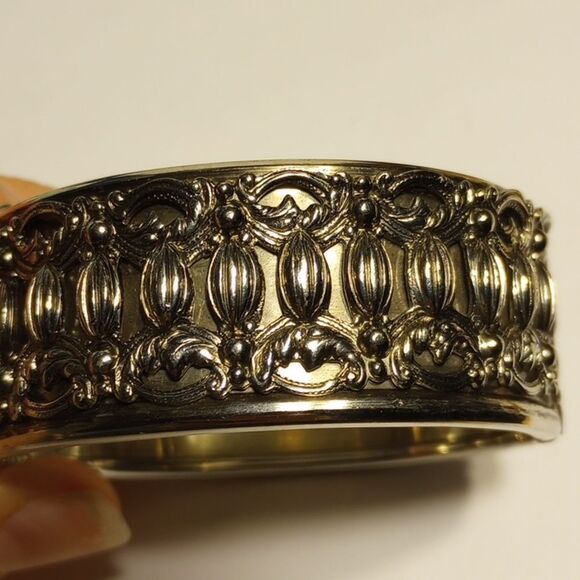 Beautiful Vintage Silver Toned Bracelet - Picture 7 of 7